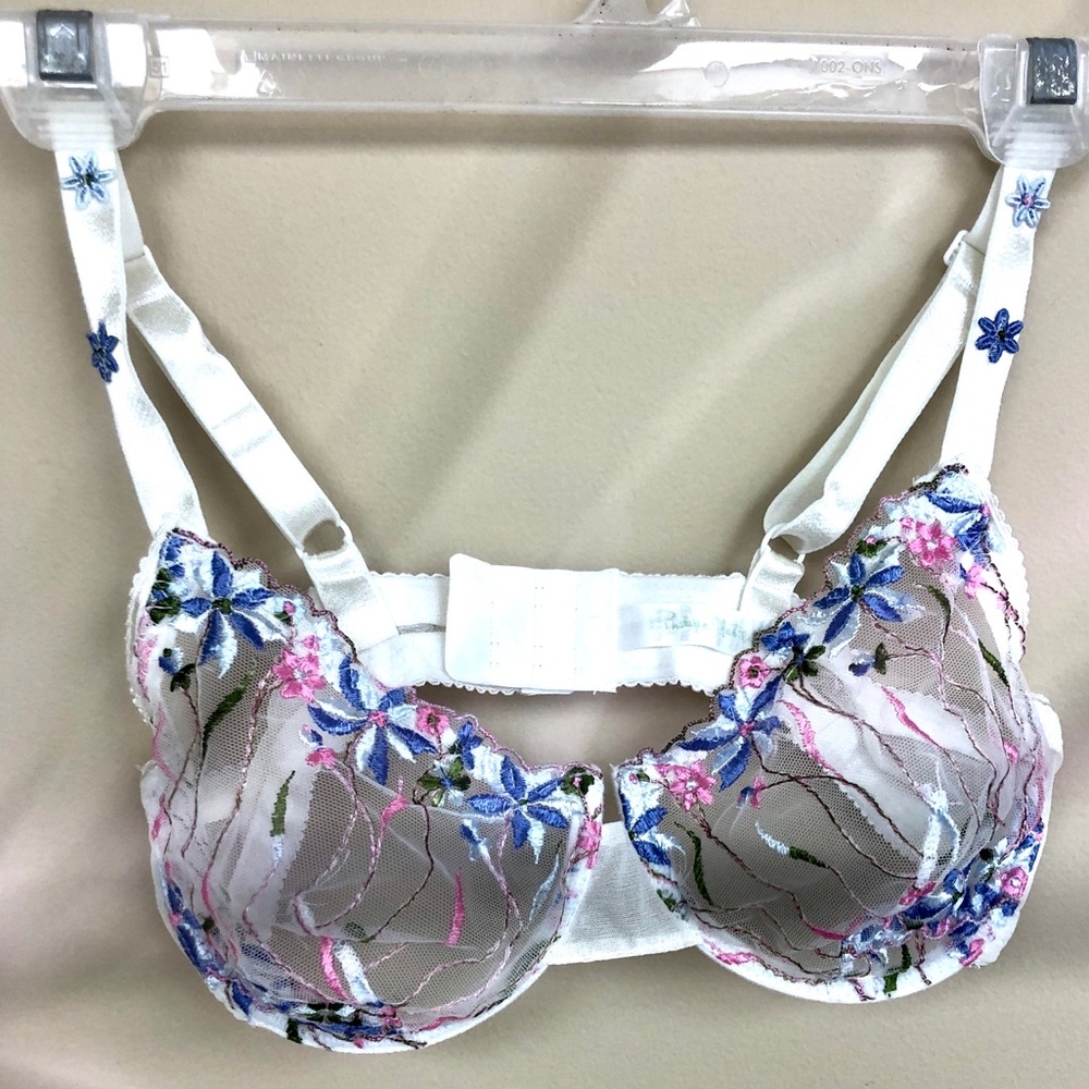 Beautiful lace bra 32D